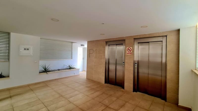 2 soveværelse Lejlighed til salg i Cala Ratjada med swimmingpool garage - € 355.000 (Ref: 8043813)