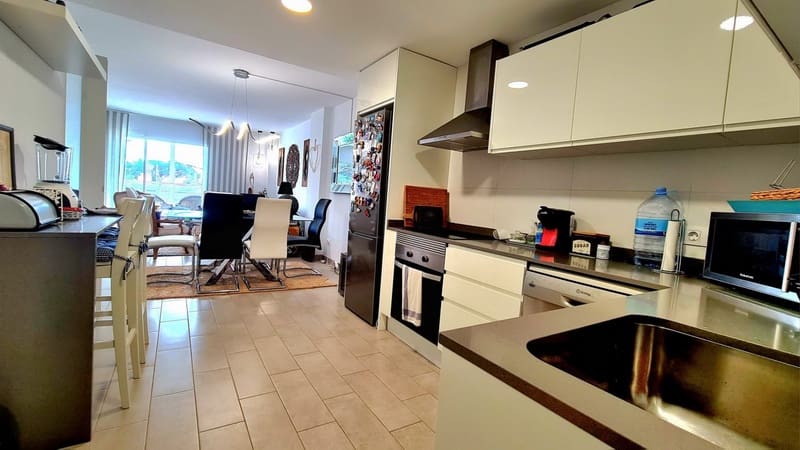 2 soveværelse Lejlighed til salg i Cala Ratjada med swimmingpool garage - € 355.000 (Ref: 8043813)