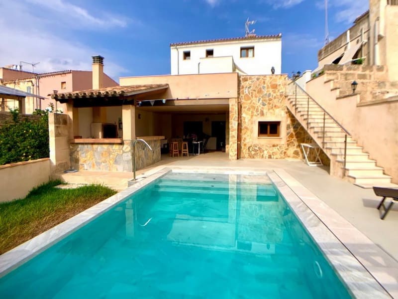 4 soveværelse Byhus til salg i Capdepera med garage - € 1.080.000 (Ref: 8254330)