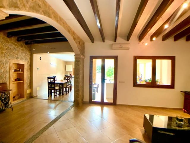 4 bedroom Townhouse for sale in Capdepera with garage - € 1,080,000 (Ref: 8254330)