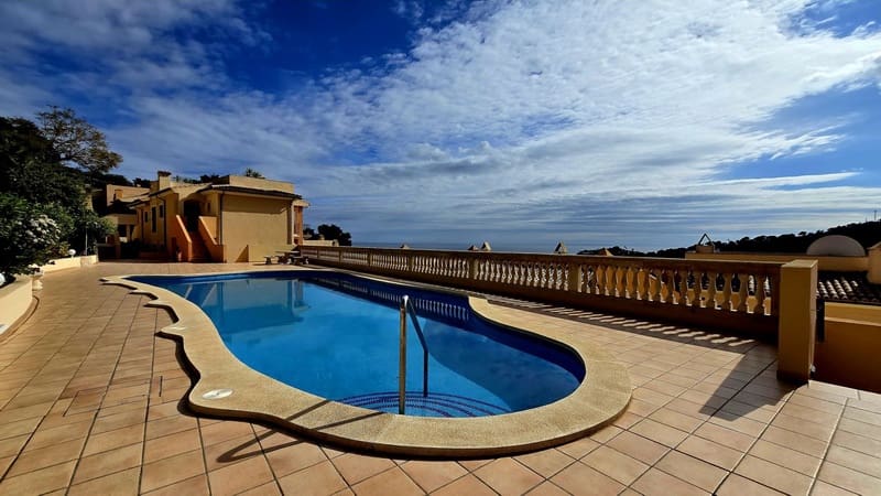 2 makuuhuone Asunto myytävänä paikassa Font de Sa Cala / Font de La Cala mukana uima-altaan 
autotalli - 490 000 € (Ref: 8813529)