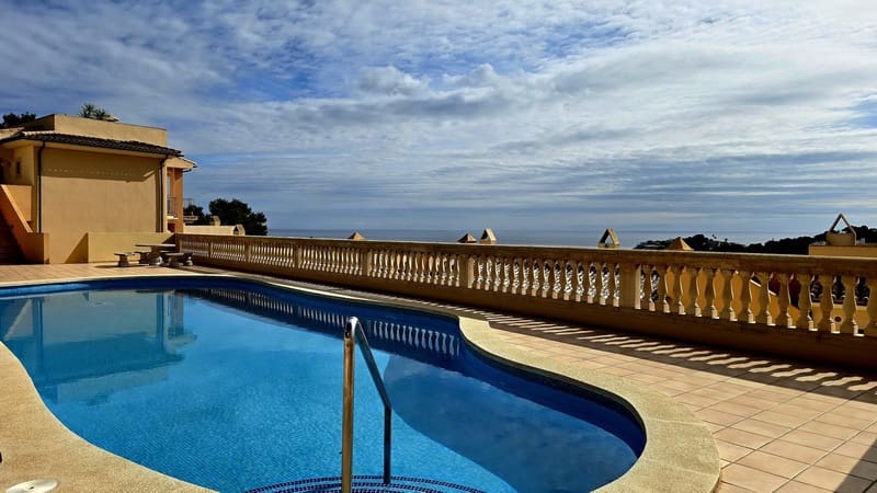 2 makuuhuone Asunto myytävänä paikassa Font de Sa Cala / Font de La Cala mukana uima-altaan 
autotalli - 490 000 € (Ref: 8813529)