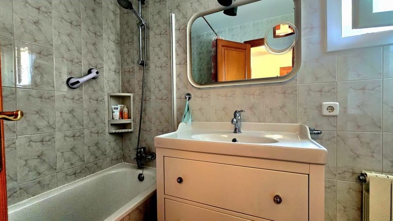 2 soveværelse Lejlighed til salg i Cala Ratjada med garage - € 285.000 (Ref: 9060145)