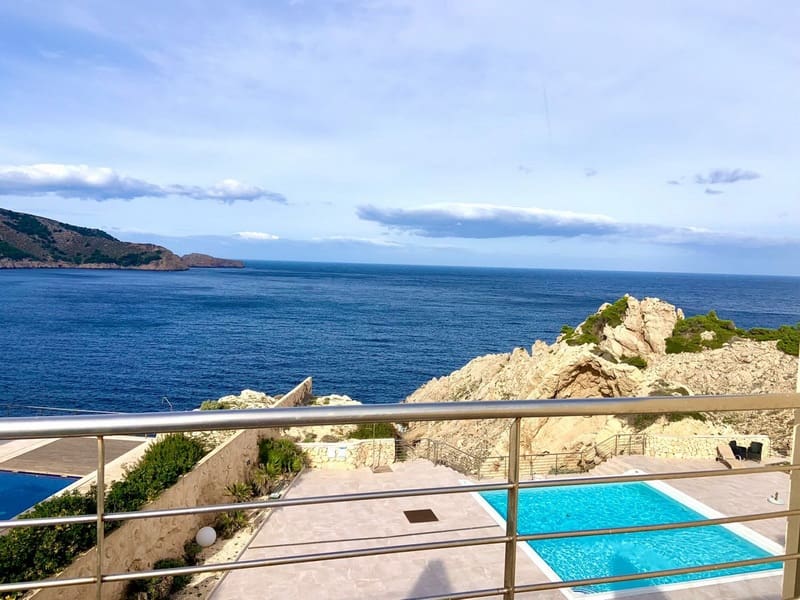 2 soveværelse Villa til salg i Cala Ratjada med swimmingpool - € 1.250.000 (Ref: 9093318)