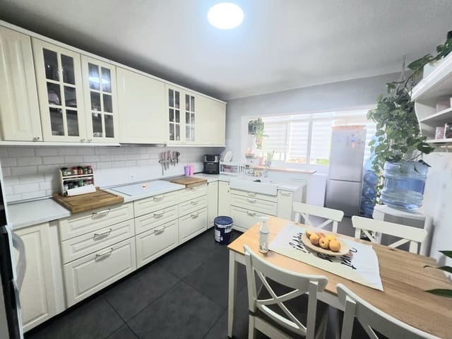 3 soveværelse Lejlighed til salg i Cala Ratjada, Capdepera med garage - € 299.000 (Ref: 9294889)