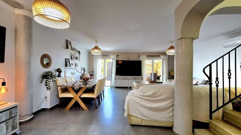 3 soveværelse Byhus til salg i Cala Ratjada med swimmingpool garage - € 690.000 (Ref: 9301919)