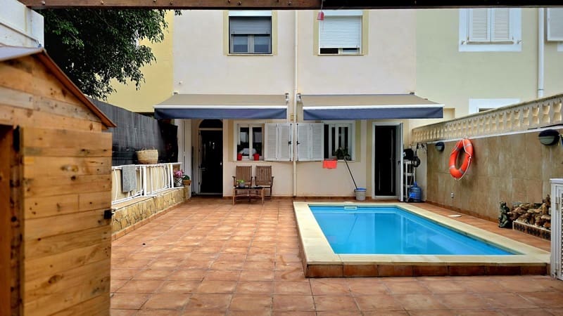 3 soveværelse Byhus til salg i Cala Ratjada med swimmingpool garage - € 690.000 (Ref: 9301919)