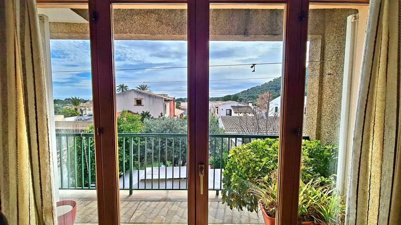 4 slaapkamer Rijtjeshuis te koop in Cala Ratjada met garage - € 525.000 (Ref: 9438130)