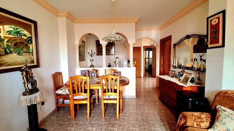 4 slaapkamer Rijtjeshuis te koop in Cala Ratjada met garage - € 525.000 (Ref: 9438130)