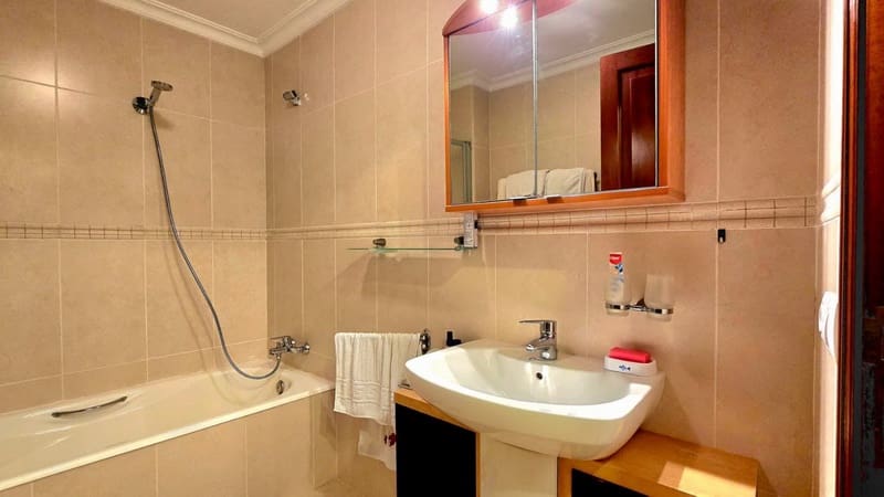 3 soveværelse Lejlighed til salg i Cala Ratjada med garage - € 345.000 (Ref: 9536878)