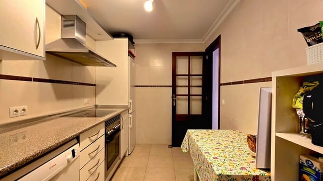 3 soveværelse Lejlighed til salg i Cala Ratjada, Capdepera med garage - € 345.000 (Ref: 9536878)