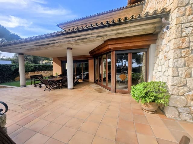 9 soveværelse Villa til salg i Cala Ratjada, Capdepera med swimmingpool garage - € 3.995.000 (Ref: 9559443)