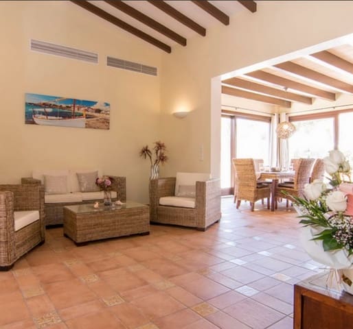 2 slaapkamer Rijtjeshuis te koop in Cala Ratjada, Capdepera - € 850.000 (Ref: 9678147)