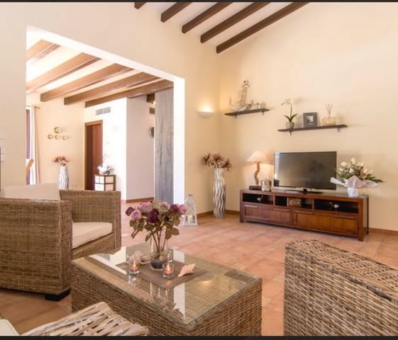 2 slaapkamer Rijtjeshuis te koop in Cala Ratjada, Capdepera - € 850.000 (Ref: 9678147)