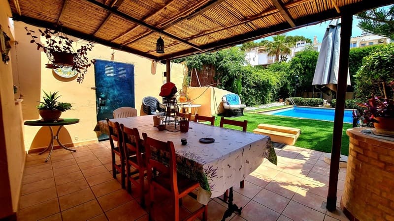 4 sypialnia Dom szeregowy na sprzedaż w Cala Ratjada z basenem garażem - 505 000 € (Ref: 9797669)