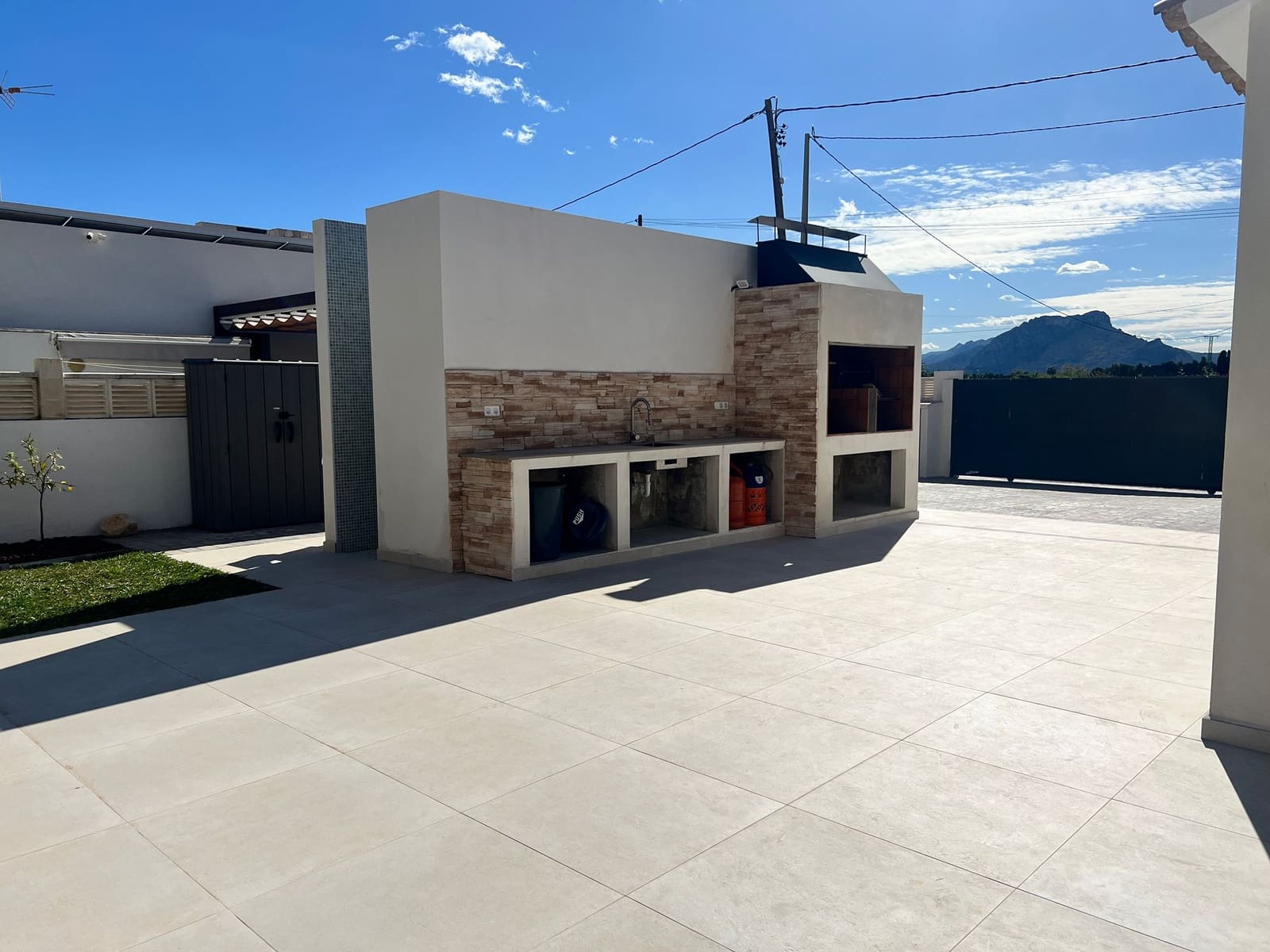 3 bedroom Villa for sale in Denia - € 585,000 (Ref: 8374570)