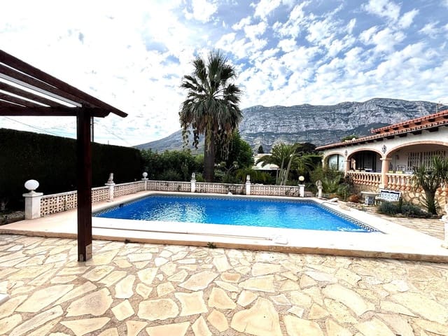 Chalet de 3 habitaciones en Dénia en venta - 598.500 € (Ref: 8606967)