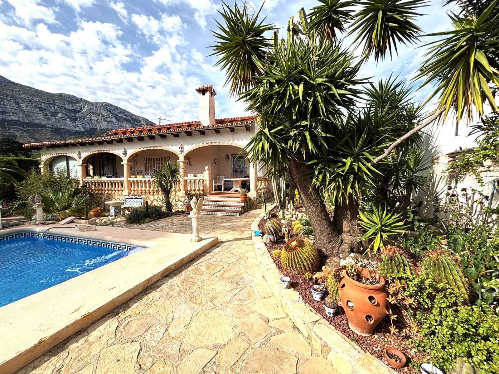 Chalet de 3 habitaciones en Dénia en venta - 598.500 € (Ref: 8606967)