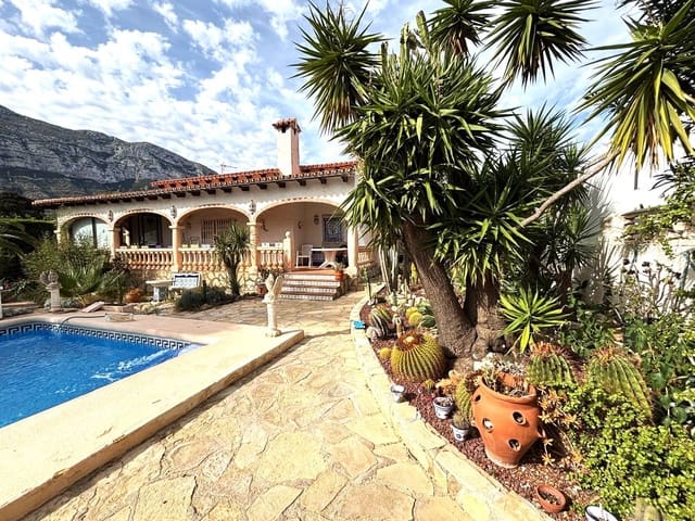 Chalet de 3 habitaciones en Dénia en venta - 598.500 € (Ref: 8606967)