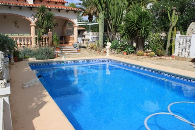 Chalet de 3 habitaciones en Dénia en venta - 598.500 € (Ref: 8606967)