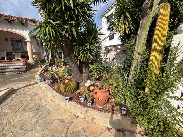 Chalet de 3 habitaciones en Dénia en venta - 598.500 € (Ref: 8606967)