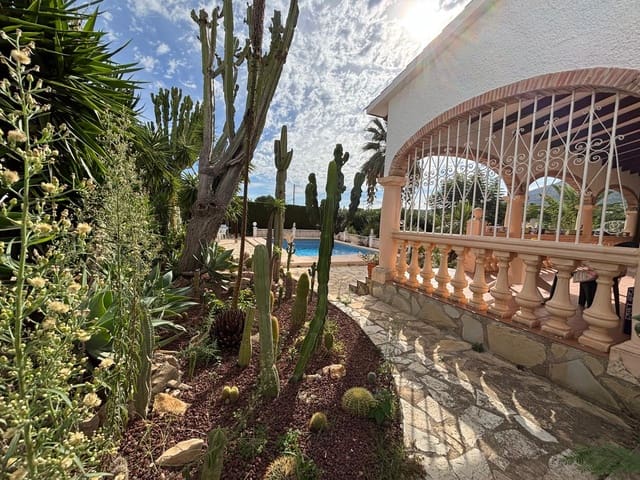 Chalet de 3 habitaciones en Dénia en venta - 598.500 € (Ref: 8606967)