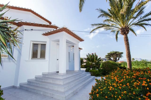 Chalet de 5 habitaciones en Dénia en venta - 1.345.000 € (Ref: 8681450)