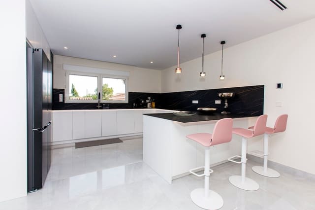 Chalet de 5 habitaciones en Dénia en venta - 1.345.000 € (Ref: 8681450)