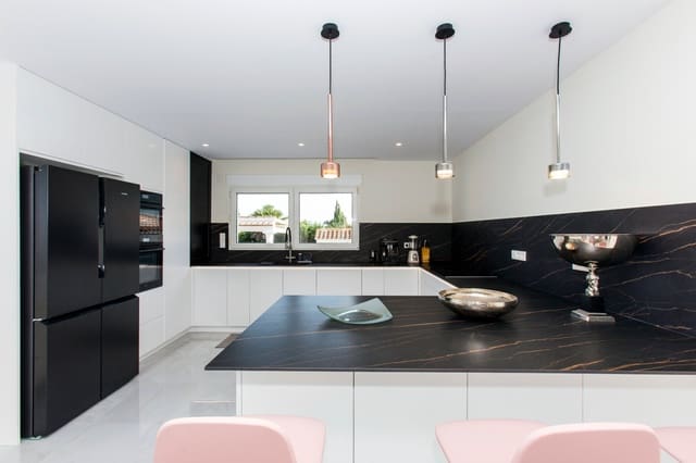 Chalet de 5 habitaciones en Dénia en venta - 1.345.000 € (Ref: 8681450)