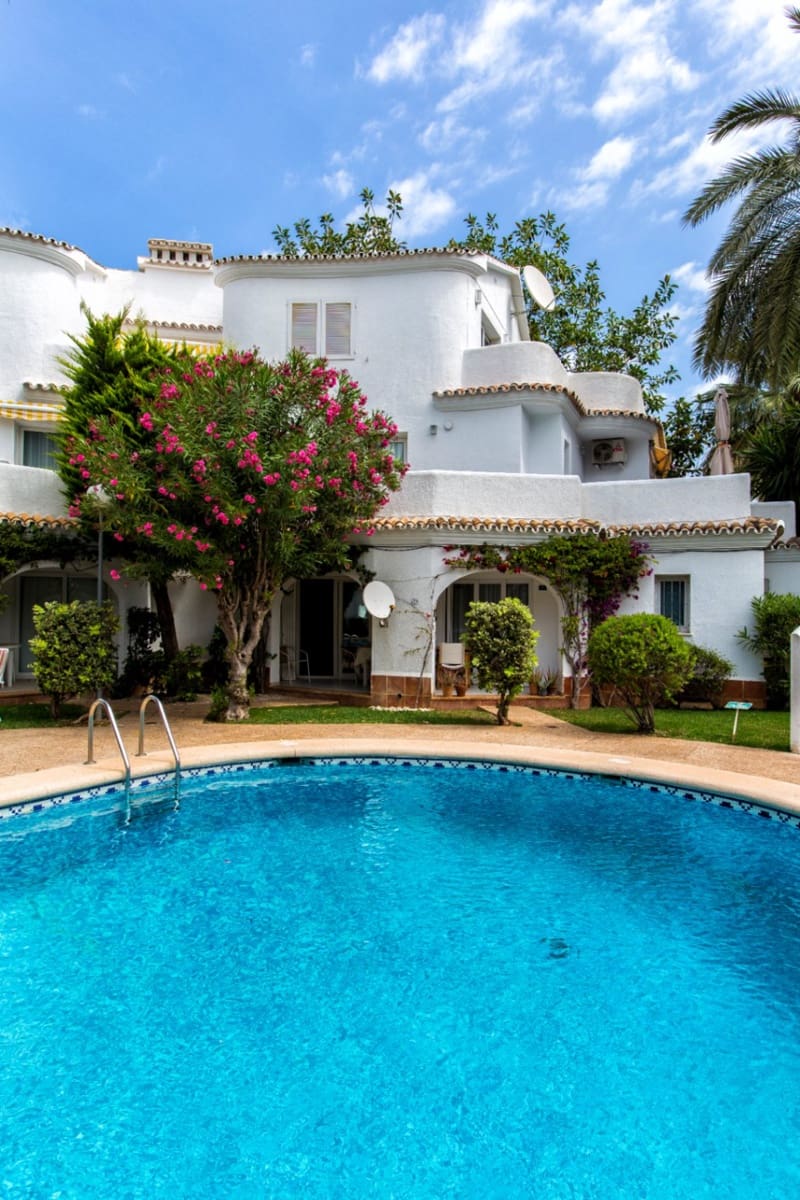2 bedroom Apartment for rent in Denia with pool - € 800 (Ref: 8895361)