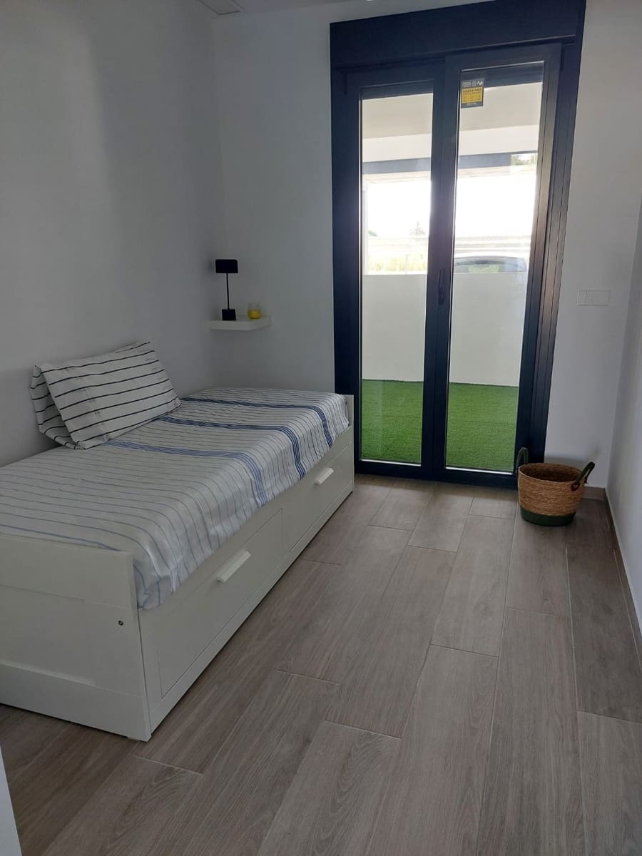 2 bedroom Apartment for rent in Denia - € 1,200 (Ref: 9335636)