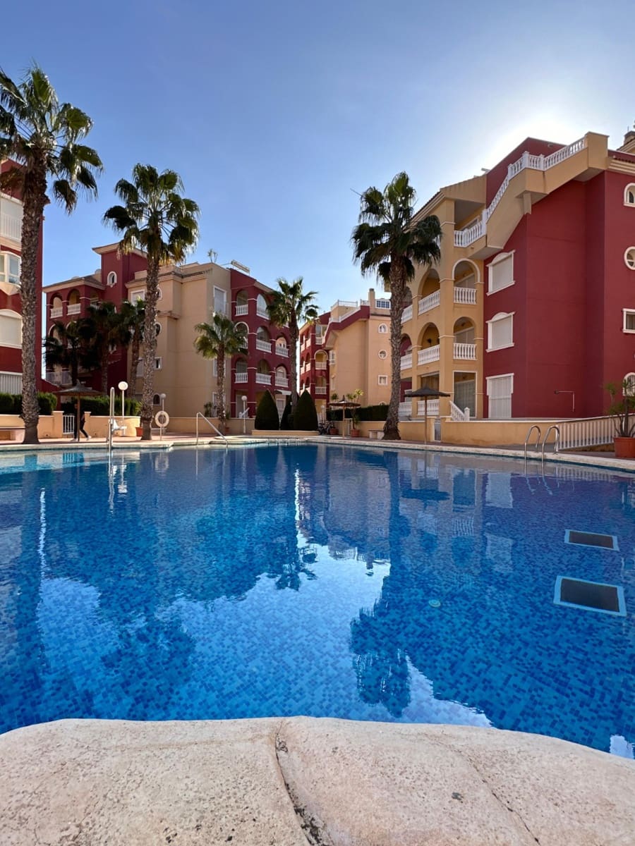 2 sovrum Lägenhet till salu i Los Alcazares med pool - 225 000 € (Ref: 10008148)