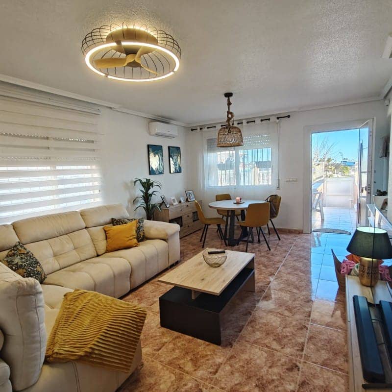 5 soveværelse Semi-Rækkehus til salg i Los Alcazares med garage - € 304.000 (Ref: 9564018)