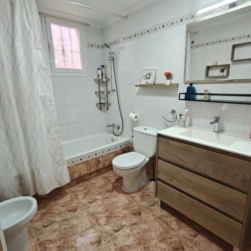 5 soveværelse Semi-Rækkehus til salg i Los Alcazares med garage - € 304.000 (Ref: 9564018)