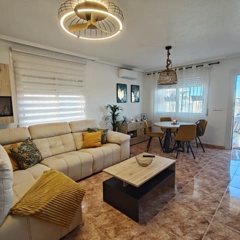 5 soveværelse Semi-Rækkehus til salg i Los Narejos - Punta Calera, Los Alcázares med garage - € 304.000 (Ref: 9564018)