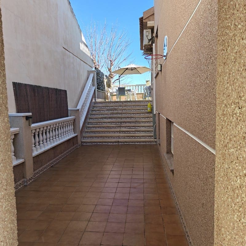 5 soveværelse Semi-Rækkehus til salg i Los Alcazares med garage - € 304.000 (Ref: 9564018)