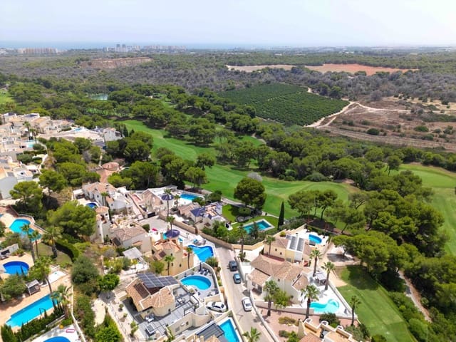 Chalet de 3 habitaciones en Las Ramblas Golf, Orihuela en venta con piscina garaje - 649.940 € (Ref: 10002389)
