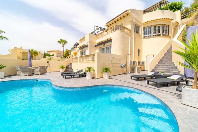 Chalet de 3 habitaciones en Las Ramblas Golf, Orihuela en venta con piscina garaje - 649.940 € (Ref: 10002389)