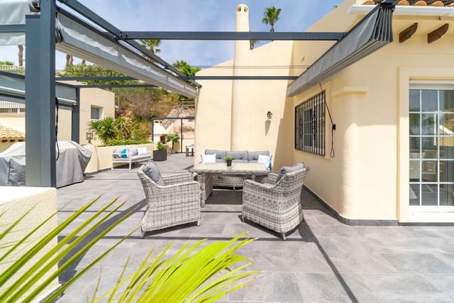Chalet de 3 habitaciones en Las Ramblas Golf, Orihuela en venta con piscina garaje - 649.940 € (Ref: 10002389)
