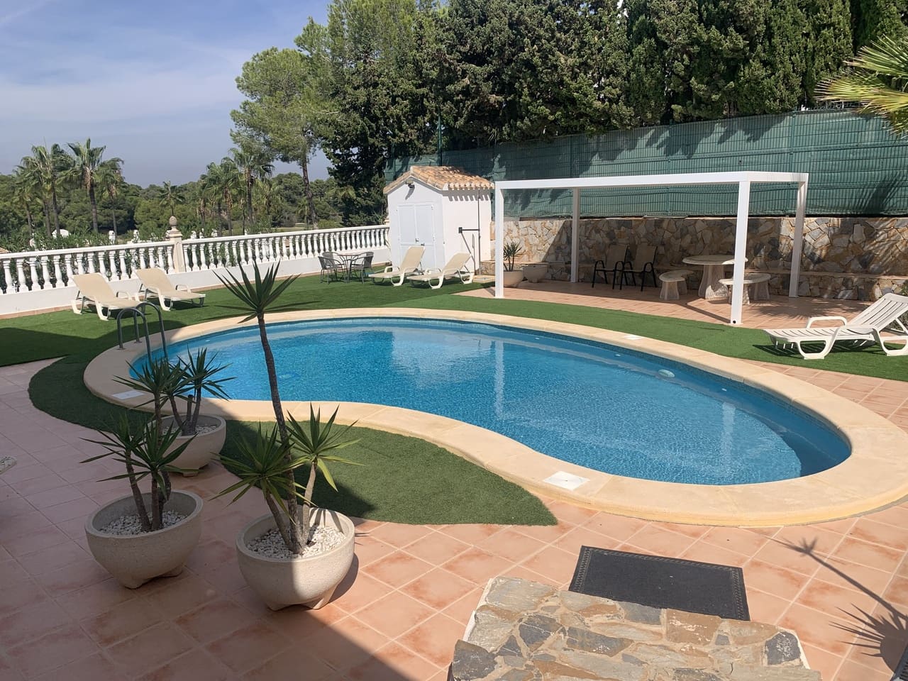 4 soverom Villa til salgs i Villamartin med svømmebasseng garasje - € 750 000 (Ref: 10005135)
