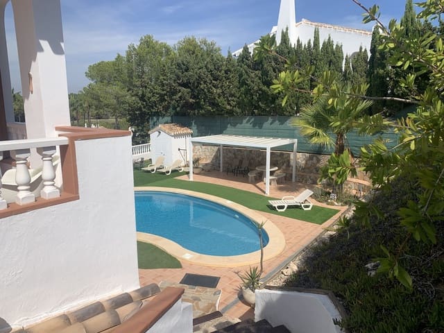4 soverom Villa til salgs i Villamartin, Orihuela med svømmebasseng garasje - € 750 000 (Ref: 10005135)
