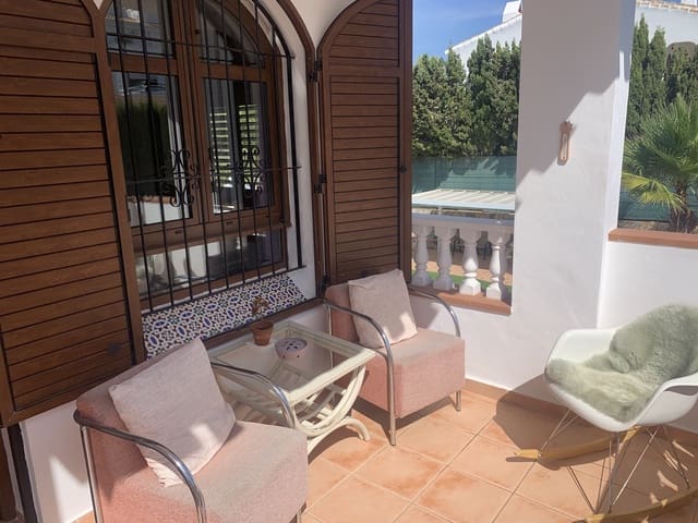 4 soverom Villa til salgs i Villamartin, Orihuela med svømmebasseng garasje - € 750 000 (Ref: 10005135)