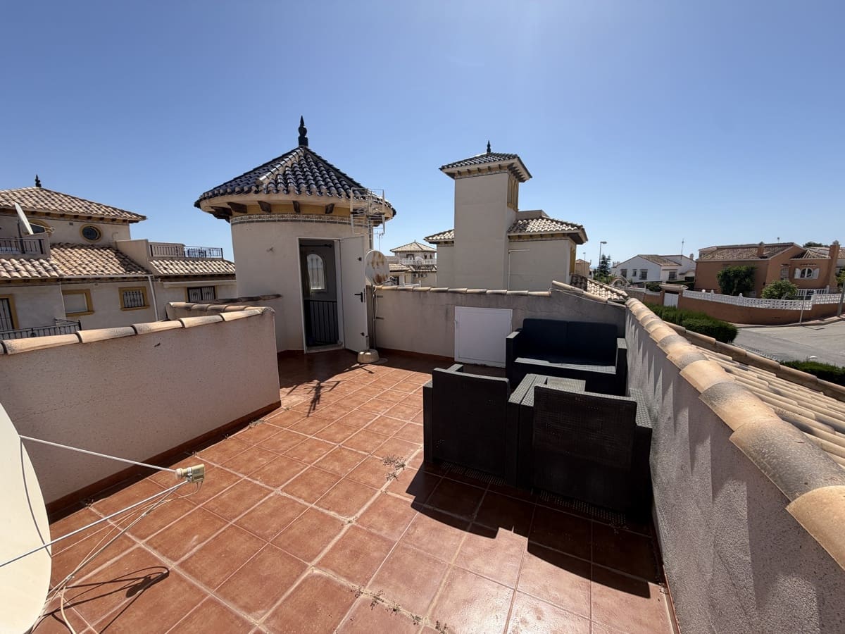 4 Zimmer Villa zu verkaufen in Villamartin mit Pool - 389.995 € (Ref: 10008346)