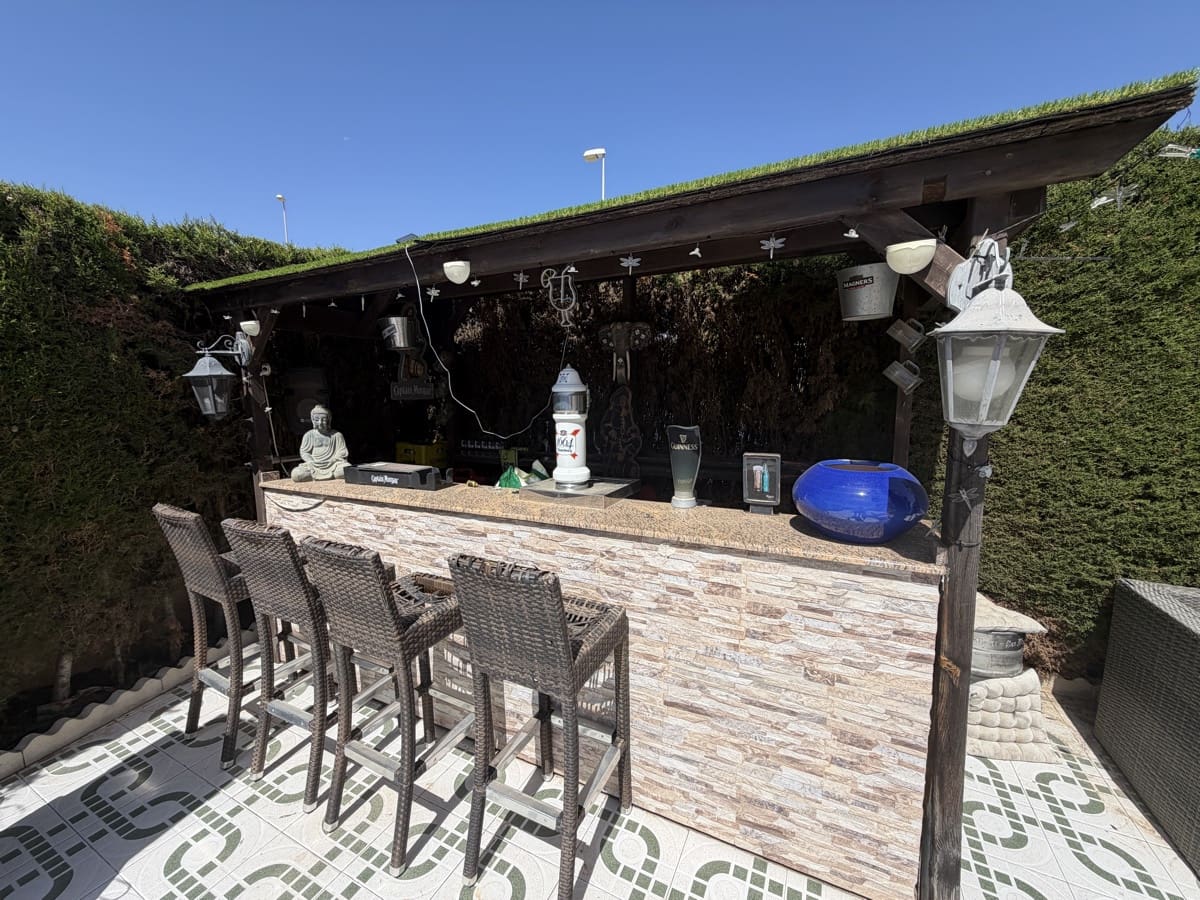 4 Zimmer Villa zu verkaufen in Villamartin mit Pool - 389.995 € (Ref: 10008346)