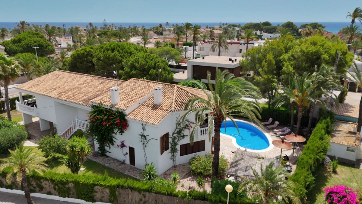 4 bedroom Villa for sale in Cabo Roig with pool garage - € 2,500,000 (Ref: 10008350)