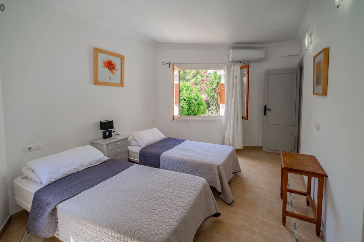 4 bedroom Villa for sale in Cabo Roig with pool garage - € 2,500,000 (Ref: 10008350)