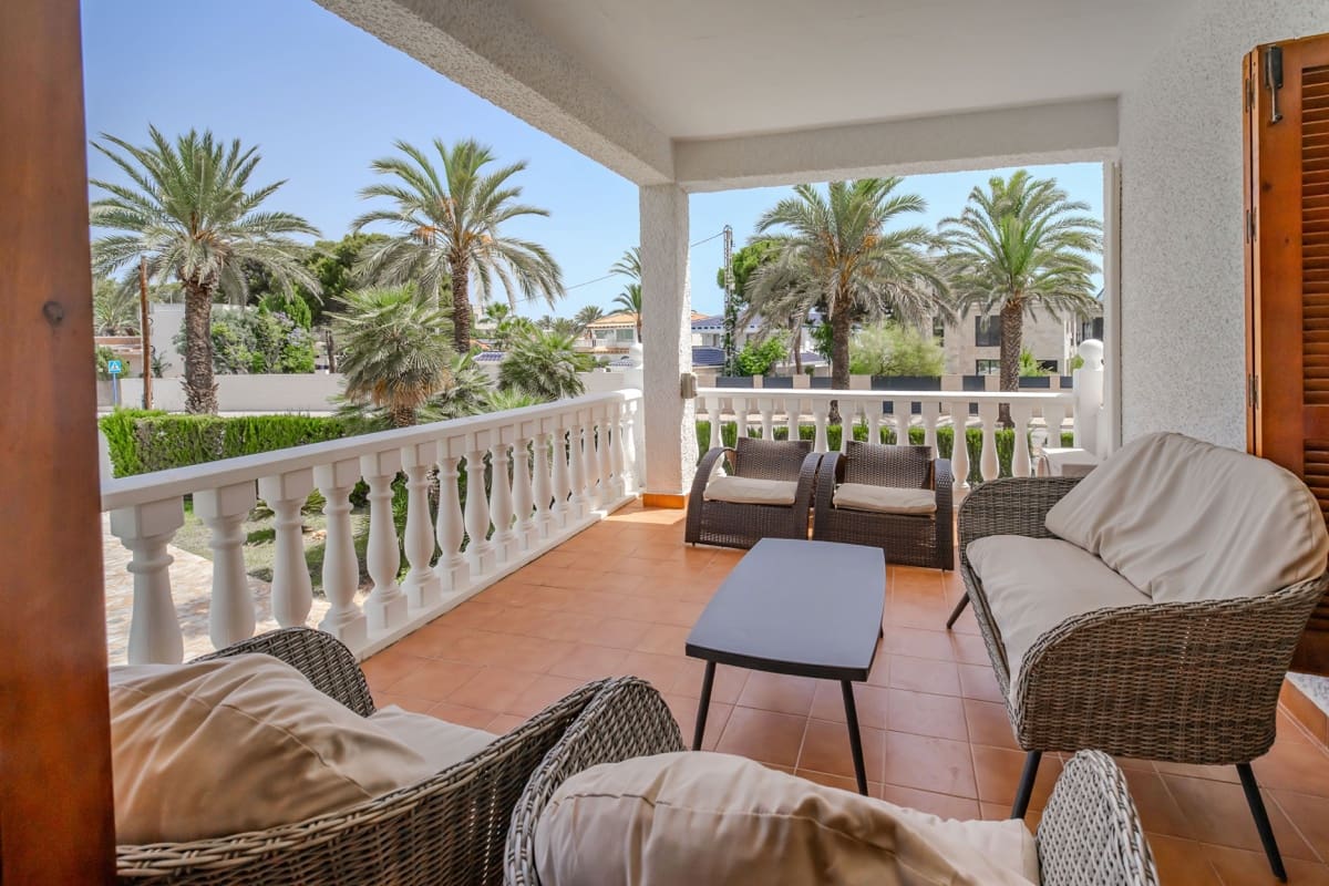 4 bedroom Villa for sale in Cabo Roig with pool garage - € 2,500,000 (Ref: 10008350)
