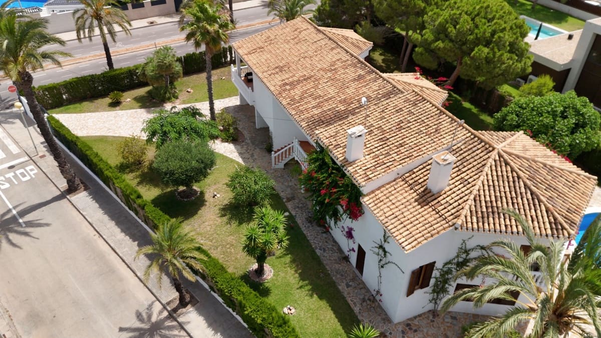 4 bedroom Villa for sale in Cabo Roig with pool garage - € 2,500,000 (Ref: 10008350)