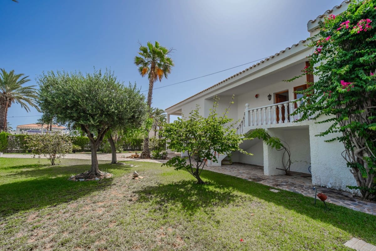 4 bedroom Villa for sale in Cabo Roig with pool garage - € 2,500,000 (Ref: 10008350)