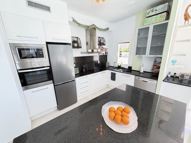 4 bedroom Villa for sale in Mil Palmeras, Pilar de la Horadada with pool garage - € 650,000 (Ref: 10008353)